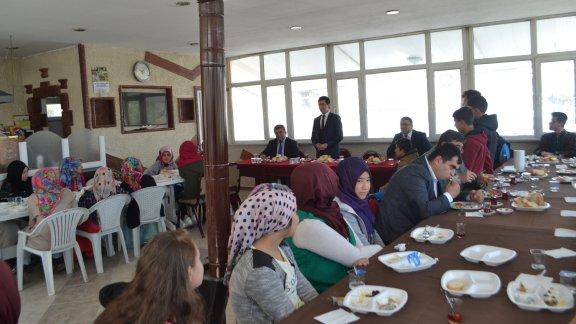 Şehit Zeki Uğur Ortaokulu ve İmam-Hatip Ortaokulu öğrencilerine TEOG öncesi moral kahvaltısı.